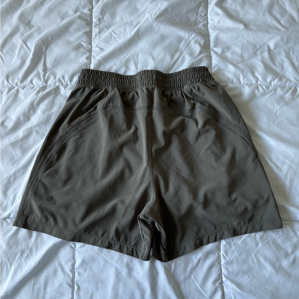 Lululemon Pace Breaker 5 inch size small